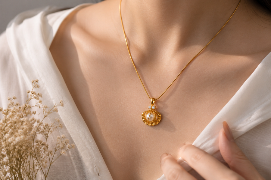 Pearl Shell Pendant Necklace
